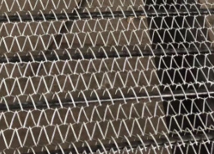 316 acier inoxydable Diamond Shape Metal Mesh 3,4 bandes de conveyeur augmentées de latte en métal