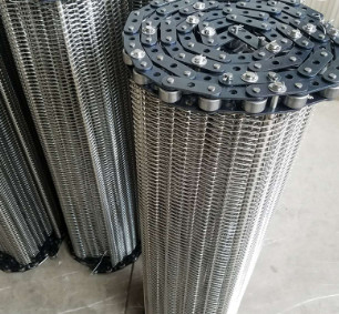 La catégorie comestible Diamond Mesh Steel Mesh couvre la bande de conveyeur pour le four