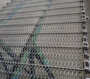 La catégorie comestible Diamond Mesh Steel Mesh couvre la bande de conveyeur pour le four
